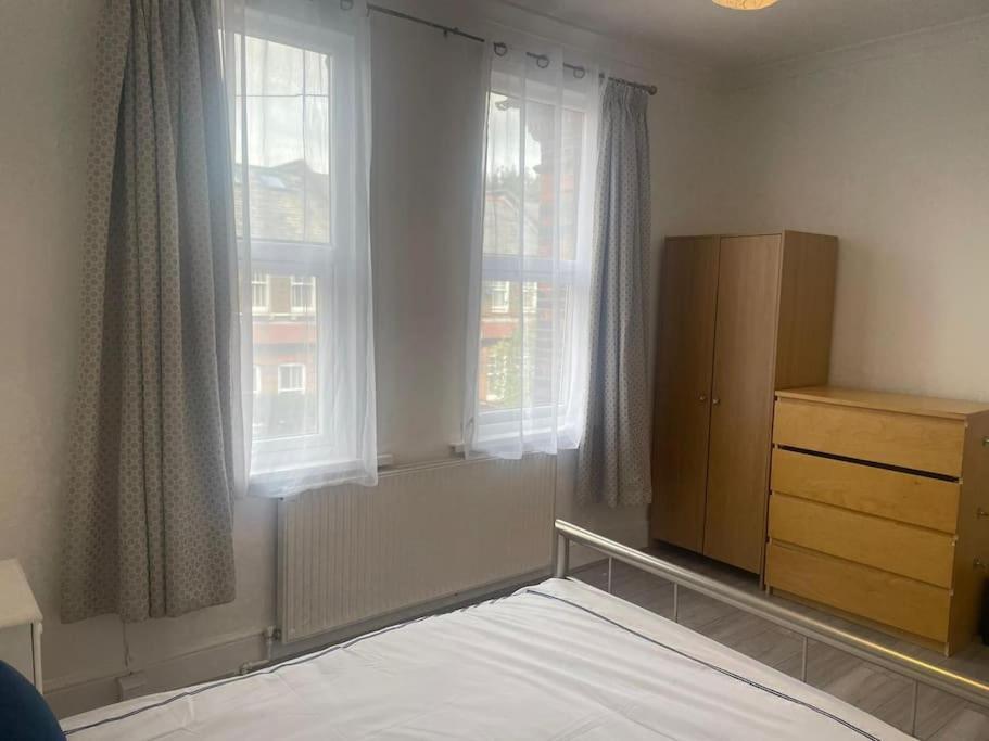 4 Bedroom House In Turnpike Lane/Wood Green Λονδίνο Εξωτερικό φωτογραφία